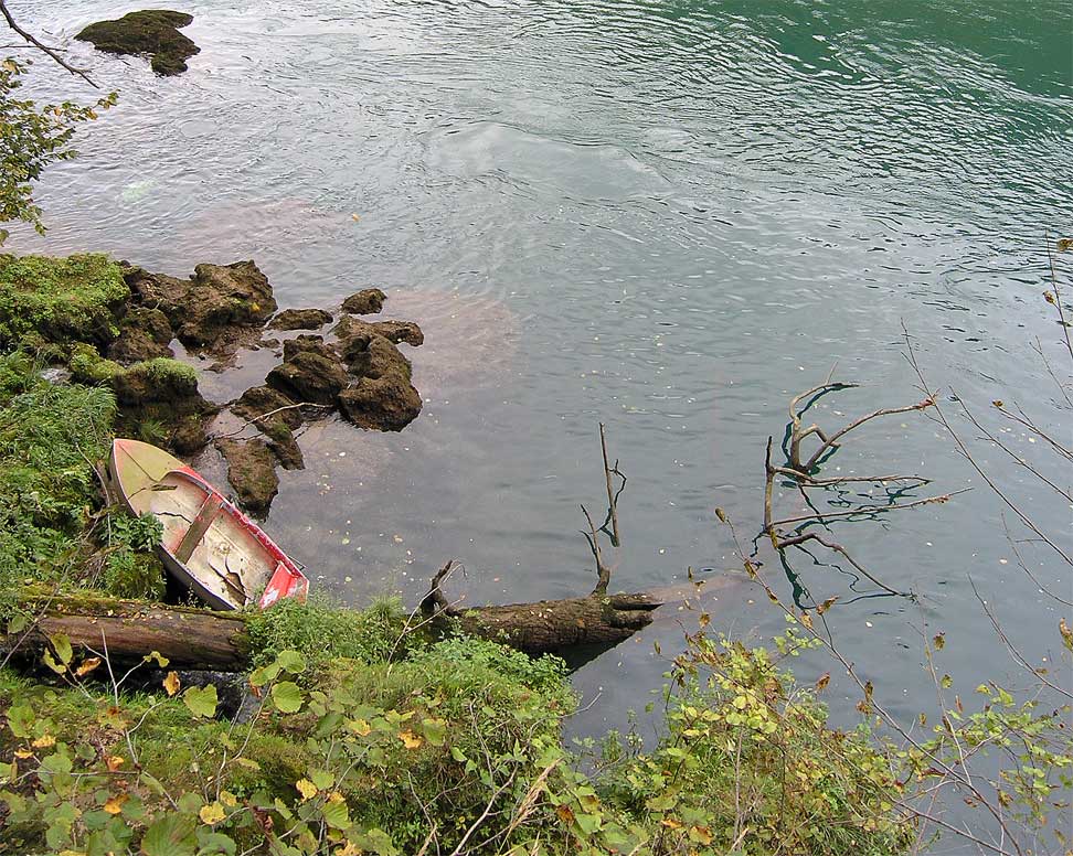 Broken boat, Drina river, Perucac lake