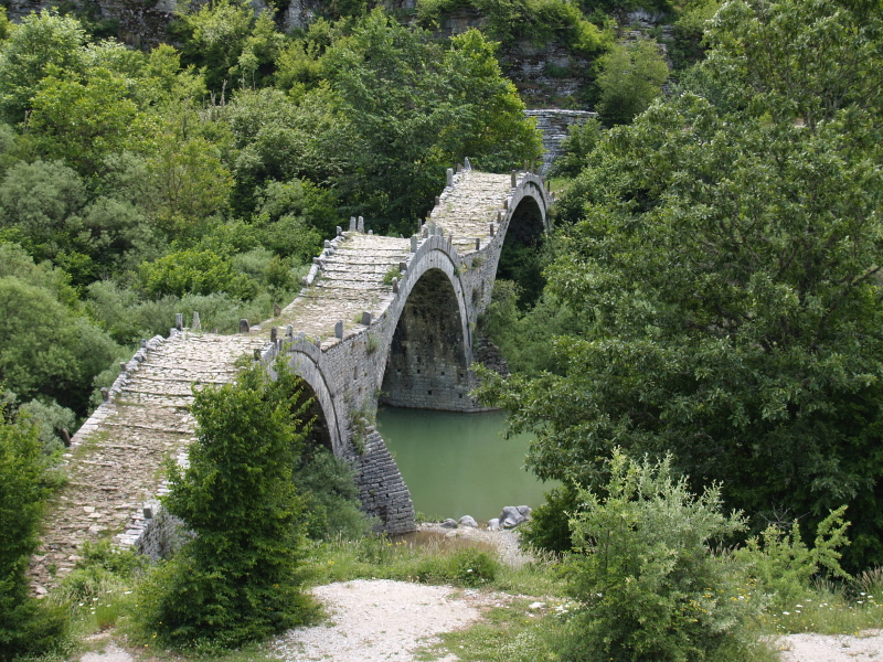 triple arc stone bridge